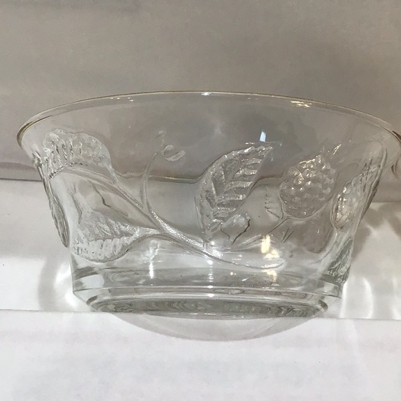 Pair of elegant berry or fresh fruit bowls - Picture 5 of 6